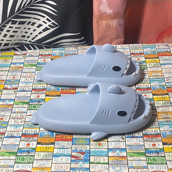 Shark Slides Slippers – Fun 3D Cartoon Design – Size 40-41 - Picture 1 of 6
